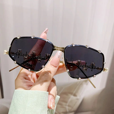 Women Rhinestone Sunglasses Stylish Oval Sun Glasses Vintage Round Black Shades Men Bling Diamond Glasses Luxury Design Eyewear